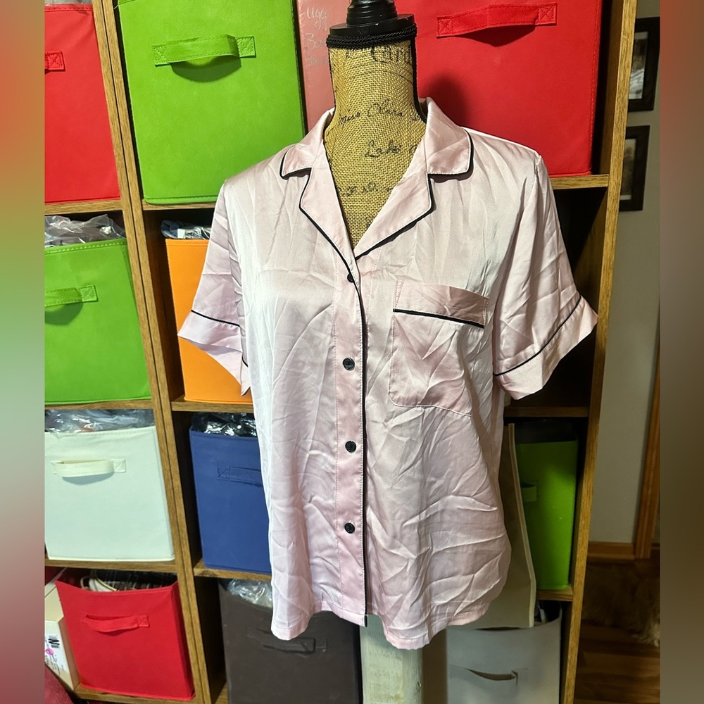 🌸NWT LIGHT PINK SHORT SLEEVE PAJAMA TOP